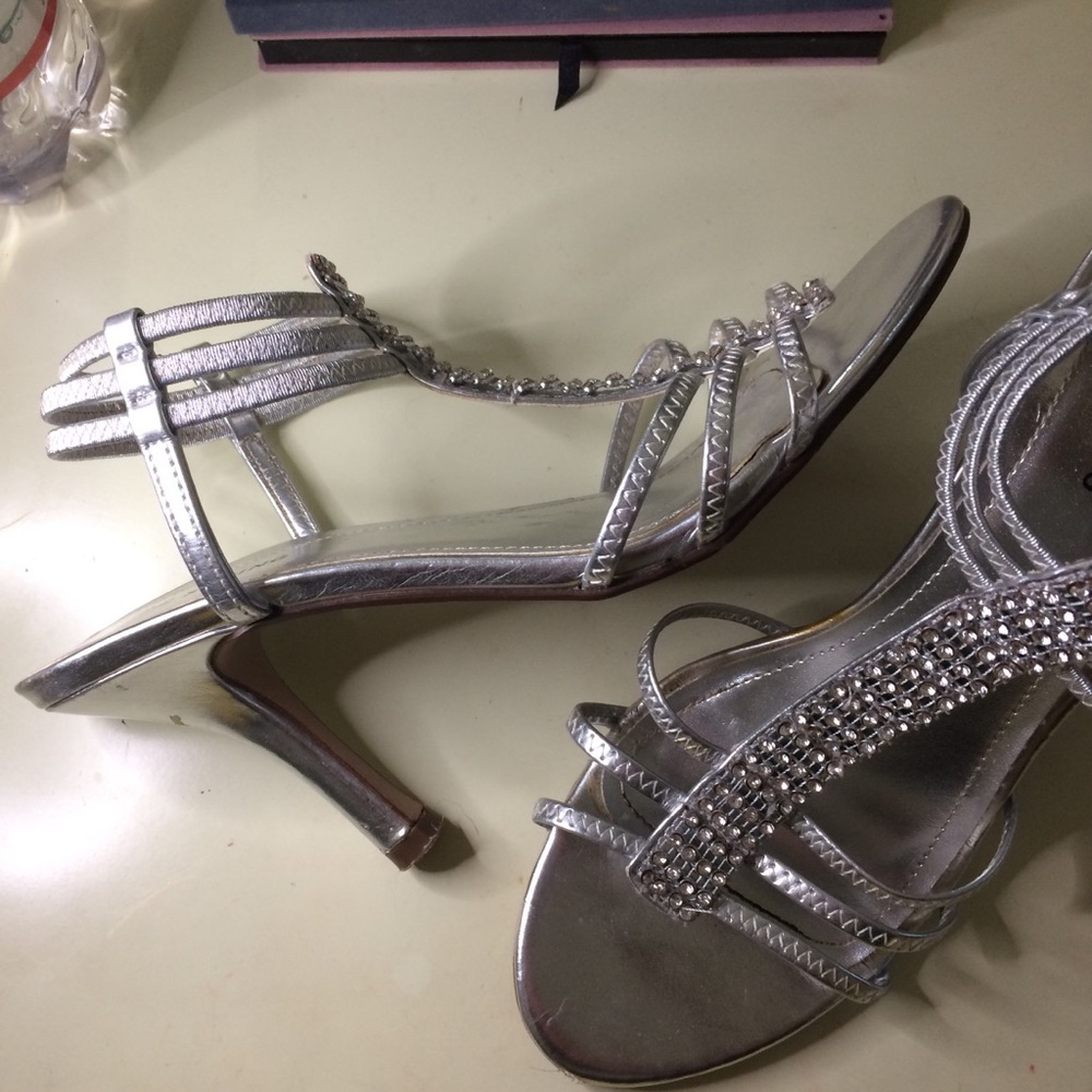 Silver Heels (9) - Prom/Pageant/Wedding - Picture 3 of 5